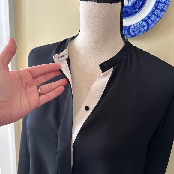 Vince. | 100% Silk Band Collar Blouse with Inverted Back Pleat, Black & White - Picture 3 of 13